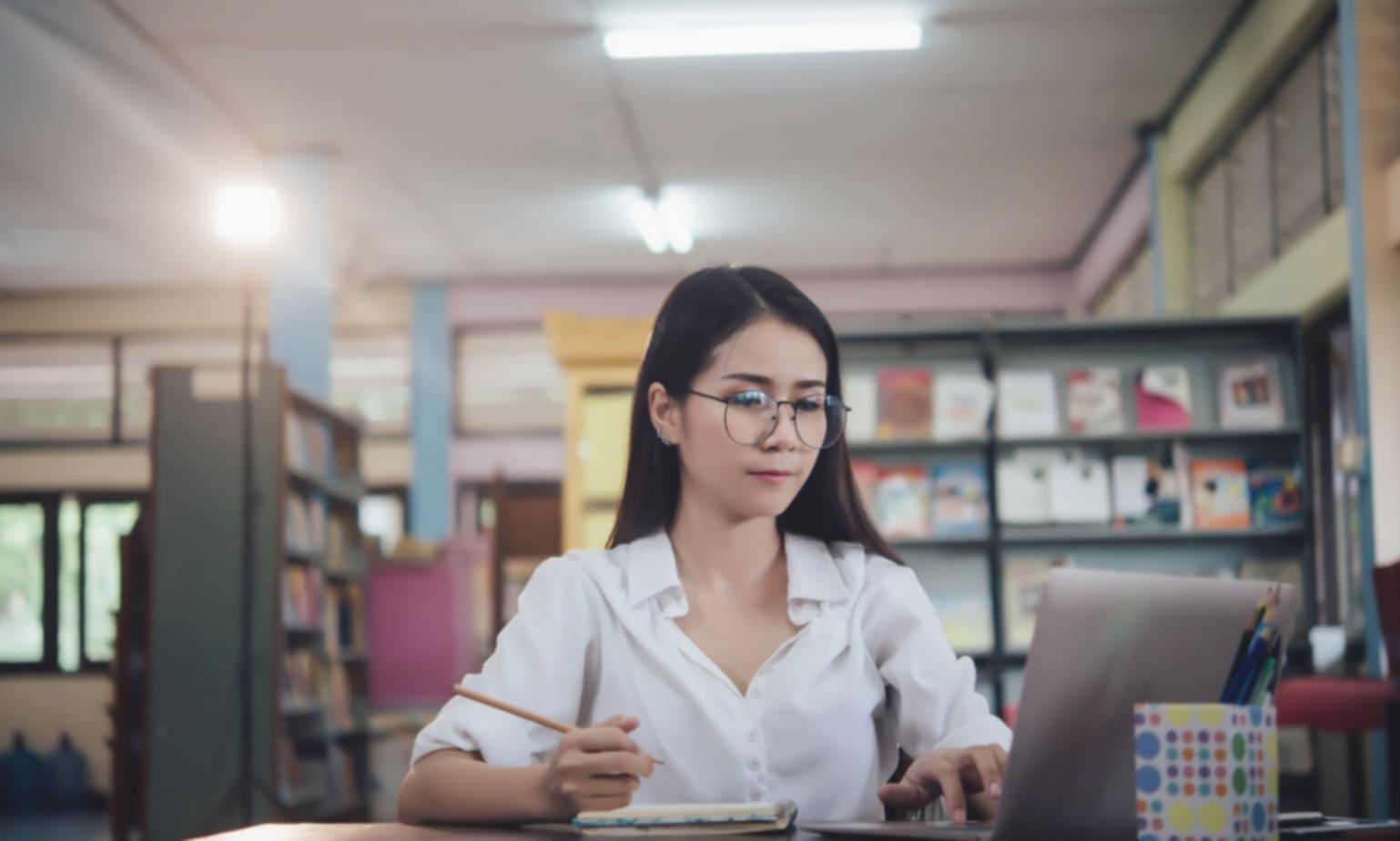 Team-Meeting zur Implementierung von Finanzoptimierungsmaßnahmen